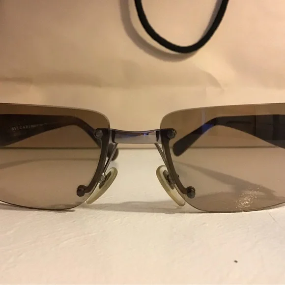 Gorgeous BVLGARI Sunglasses with Case - Picture 6 of 11